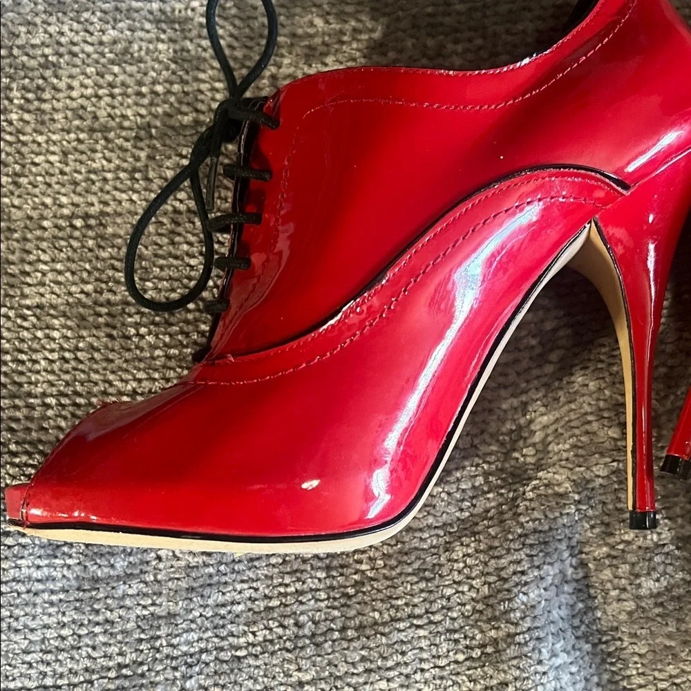 Vince Camuto Red Patent Lace Up Peep Toe Oxford Stilettos 9